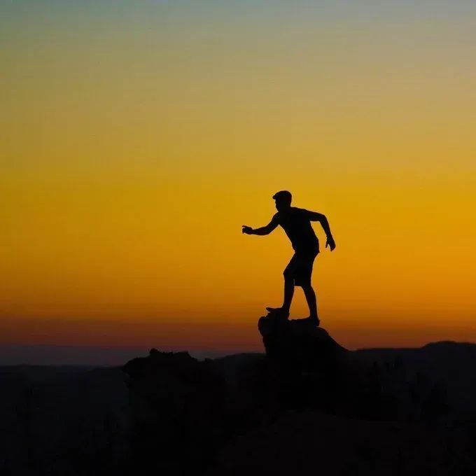 DrKristieLeong's tweet image. If you need motivation to #exercise, think of yourself 20 or 30 years from now. Where will you be from a #health &amp;amp; #fitness standpoint if you don't move your body &amp;amp; change how you eat? Each day is a fresh start. You have the chance to today to start down a different path.