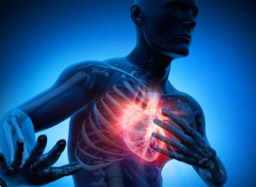 pedrinmatita1's tweet photo. *EVÍTESE UN INFARTO AL MIOCARDIO USTED MISMO*
Haga una pausa de 2 minutos y lea esto:
1. Digamos que son las 7.25 de la noche y usted va a casa (sólo por supuesto) después de un día inusualmente duro en el trabajo.
2. Está realmente cansado, molesto y frustrado.
3 De repente empieza a experimentar un dolor intenso en su pecho que comienza a desplazarse hacia fuera en su brazo y hasta su mandíbula. Está a sólo cinco kilómetros del hospital más cercano de casa.
4. Desafortunadamente a usted no le es posible asegurar si podrá llegar hasta allí.
5. Aún cuando usted haya sido capacitado para realizar una reanimación cardiopulmonar (RCP), el instructor que enseñó el curso no le dijo cómo hacerlo en usted mismo.
6. *¿CÓMO SOBREVIVIR A UN ATAQUE CARDÍACO CUANDO ESTÁ USTED SOLO?*
Dado que muchas personas están solas cuando sufren un ataque cardíaco, a la persona cuyo corazón late mal y que comienza a sentirse débil, sólo le quedan unos 10 segundos antes de perder el conocimiento.
7. Sin embargo, estas víctimas pueden ayudarse a sí mismas tosiendo repetida y muy vigorosamente. Una respiración profunda se debe hacer antes de cada golpe de tos, y ésta debe ser profunda y prolongada, como al producir el esputo de manera profunda desde dentro del pecho. Una respiración y una tos deben repetirse aproximadamente cada dos segundos sin dejar de hacerlo hasta que llegue la asistencia médica o hasta que se sienta que el corazón está palpitando regularmente otra vez.
8. Las respiraciones profundas consiguen enviar oxígeno a los pulmones y los movimientos de la tos exprimen el corazón y mantienen la sangre circulando. La presión de apretar el corazón también ayuda a recuperar el ritmo cardíaco regular. De esta manera, las víctimas de ataque al corazón pueden llegar a un hospital.