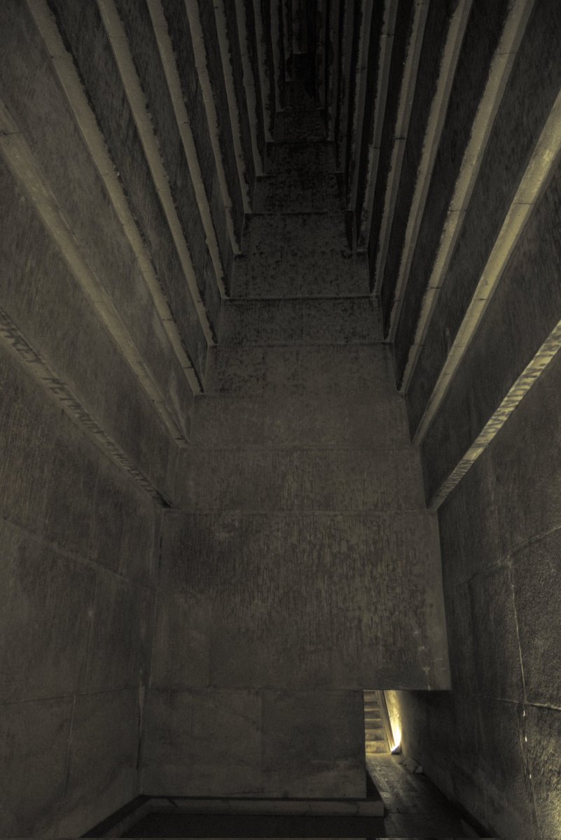 pintafontes's tweet photo. As cámaras funerarias contiñan o sarcófago do faraón e o enxoval funerario. Case todas as tumbas foron asaltadas no tempo dos exipcios e hoxe están vacías.
A do faraón Unas estaba decorada con inscricións xeroglíficas de conxuros e estratexias para chegar ao máis Alá. https://t.co/X773mO0NLM