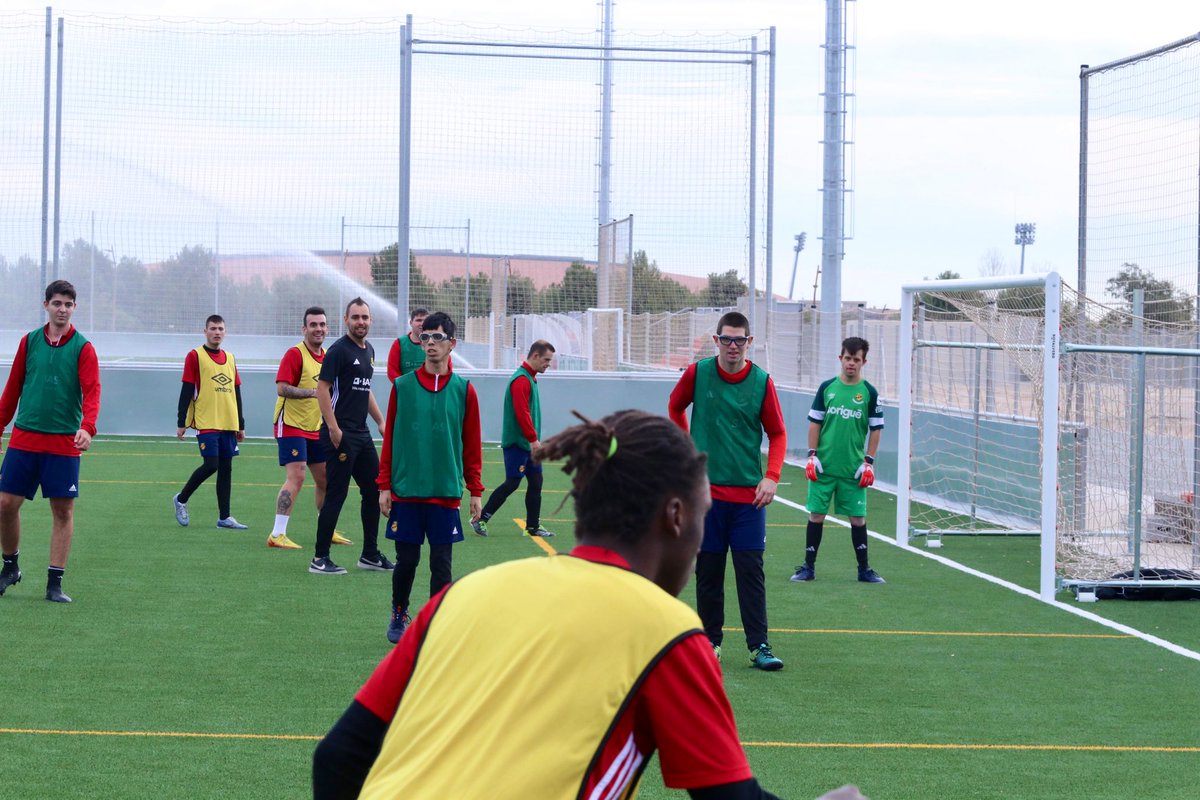 ⚽️ El #Genuine tanca el 2023 estrenant-se a la Ciutat Esportiva del Gimnàstic de Tarragona.

🆕 Primer entrenament a les noves insta•lacions grana, amb la presència del president i foto de família 

#SentimenTarragoní
