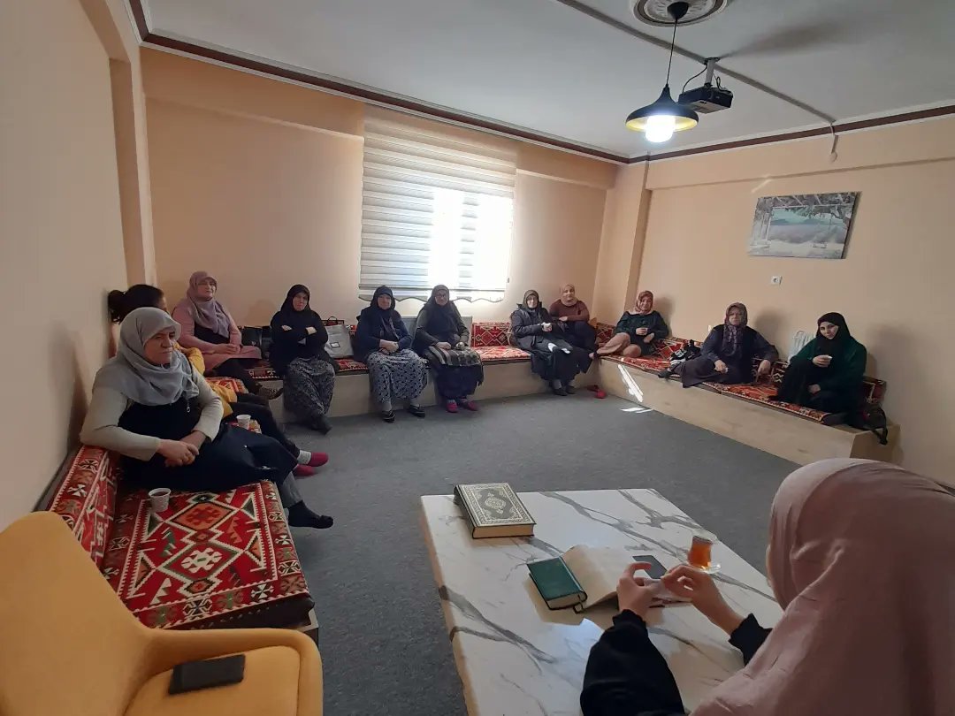 suhut_n's tweet photo. Şuhut Kadın Kültür Evimizde İlçe Vaizemiz Hatice Büşra BOYDAK Hocamız tarafından kadınlarımıza"Ameller Niyetlere Göredir " konulu sohbet verildi.Kendilerine çok teşekkür ederiz. @kubrayigitbasi @AfyonValiligi @HarunResitHan @suhutkaymakami @afyonkulturevi https://t.co/LJZD9TYk8L