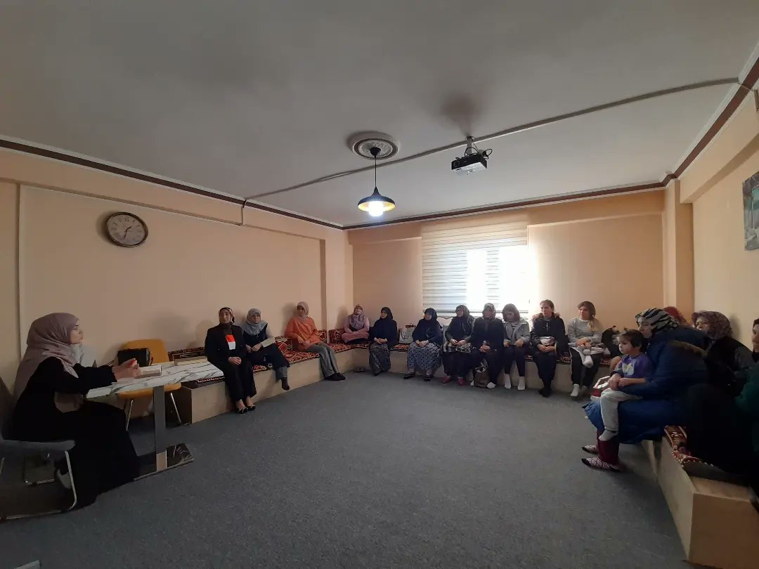 suhut_n's tweet photo. Şuhut Kadın Kültür Evimizde İlçe Vaizemiz Hatice Büşra BOYDAK Hocamız tarafından kadınlarımıza"Ameller Niyetlere Göredir " konulu sohbet verildi.Kendilerine çok teşekkür ederiz. @kubrayigitbasi @AfyonValiligi @HarunResitHan @suhutkaymakami @afyonkulturevi https://t.co/LJZD9TYk8L
