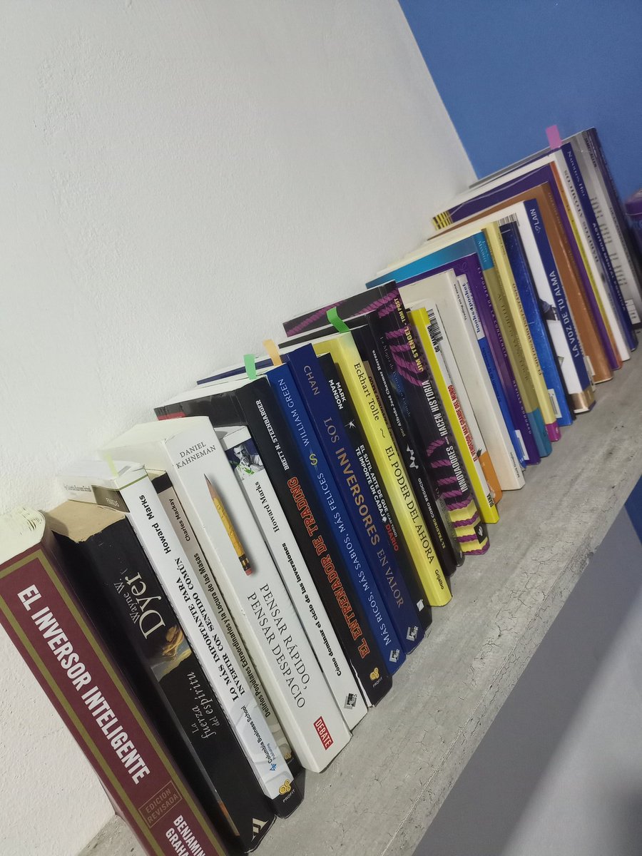 OleosCapital's tweet photo. Esta es mi biblioteca, tengo un total de 42 libros, pero ustedes me pidieron hacer un TOP 5, y aunque es difícil de elegirlos ya que cada uno tiene lo suyo, debajo se los dejo y con el PDF gratis 😉

RT si te fue útil 🙏

Hilo 👇 https://t.co/OU0BN3S3XL