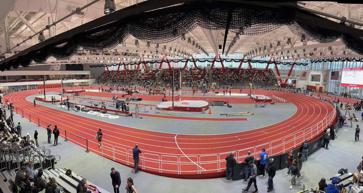 thecoachimmel's tweet photo. Addy and the BHBL track team did well and represented in Boston this weekend… rest of the family enjoyed as well! #runforpizza #trackcrew #hardwork https://t.co/rplhadgrqn