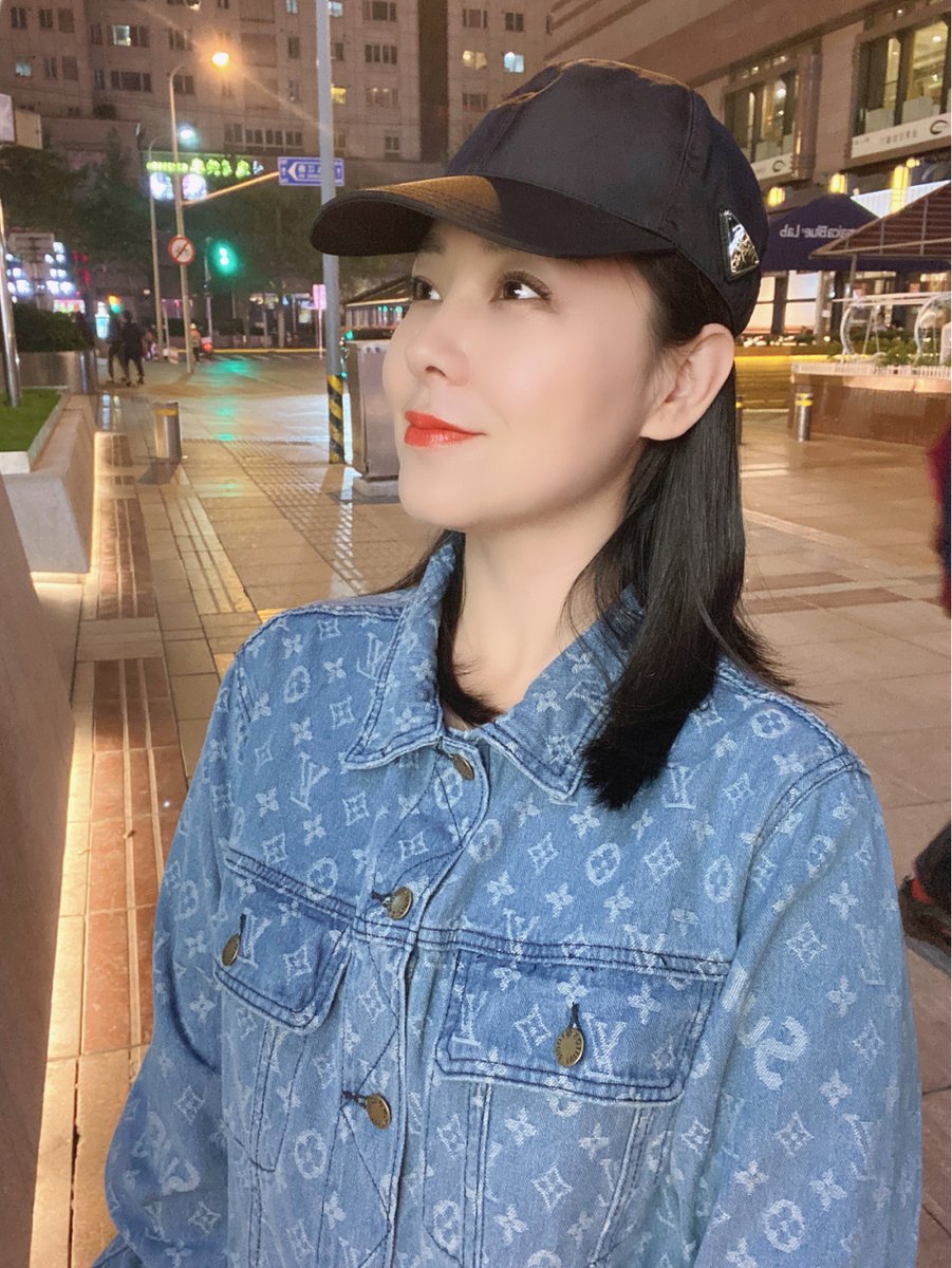 sedin99's tweet photo. 人间一趟，积极向上，不念过往，不畏将来。 https://t.co/qZkksvCFn5