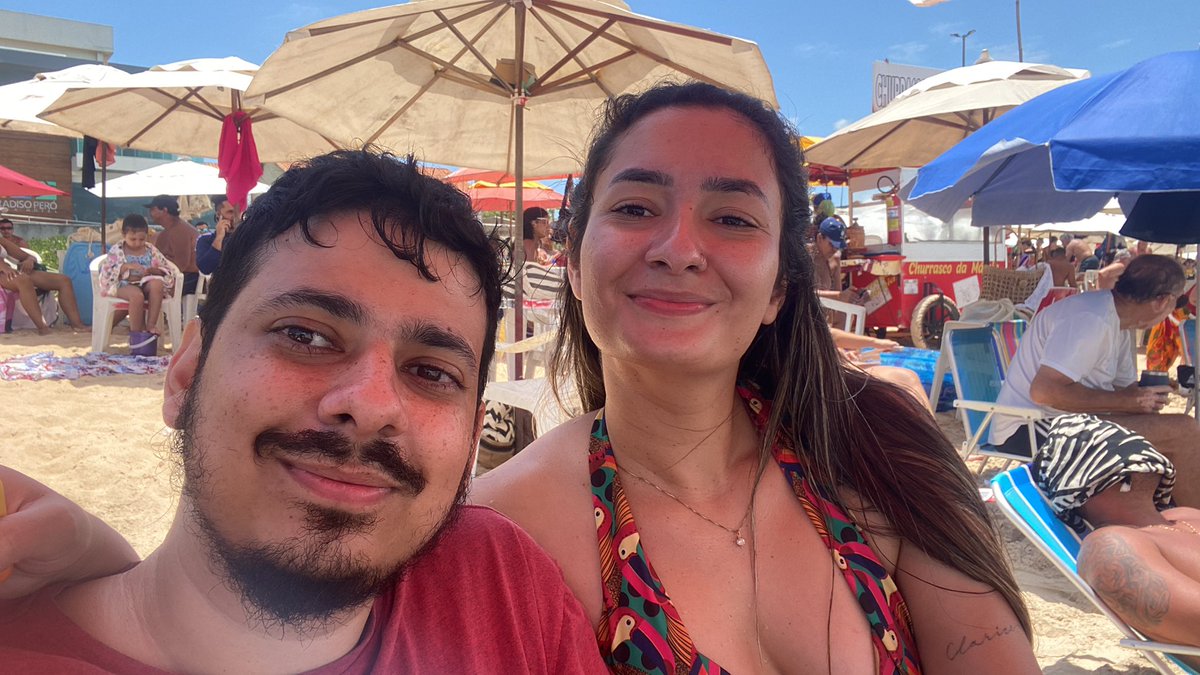 DanielSpndola1's tweet photo. Praia com a mulher mais linda do mundo. (Primeira viagem sem a Clarice) https://t.co/yyxVzTIG60