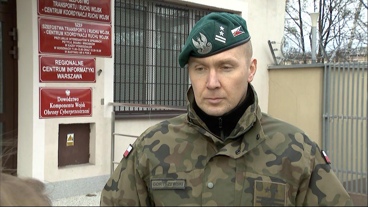 KyivPost's tweet photo. ❗️Poland has put its air defense forces on high alert, Jacek Górszewski, a spokesperson for the Operational Command of the country's Armed Forces, said.

"In order to ensure the security of our airspace, we have increased the combat readiness of our air defense systems, as well as the readiness of our fighter aircraft," Górszewski was quoted by Polsat News.
