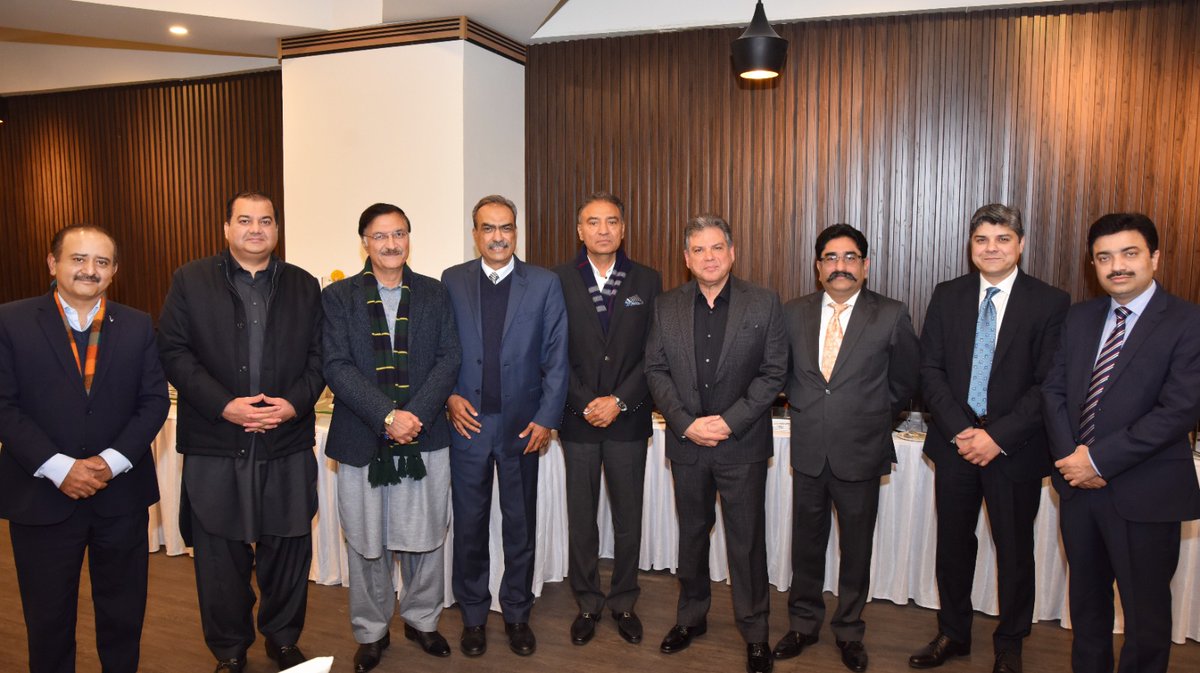 FIA_Agency's tweet photo. The officers and officials of Federal Investigation Agency (FIA) hosted a farewell dinner to honor outgoing DG Mohsin Hassan Butt. Top officials, including ADGs, Directors and other Key Officials gathered to bid farewell and express gratitude for his exemplary leadership. https://t.co/xffP4vKB4L