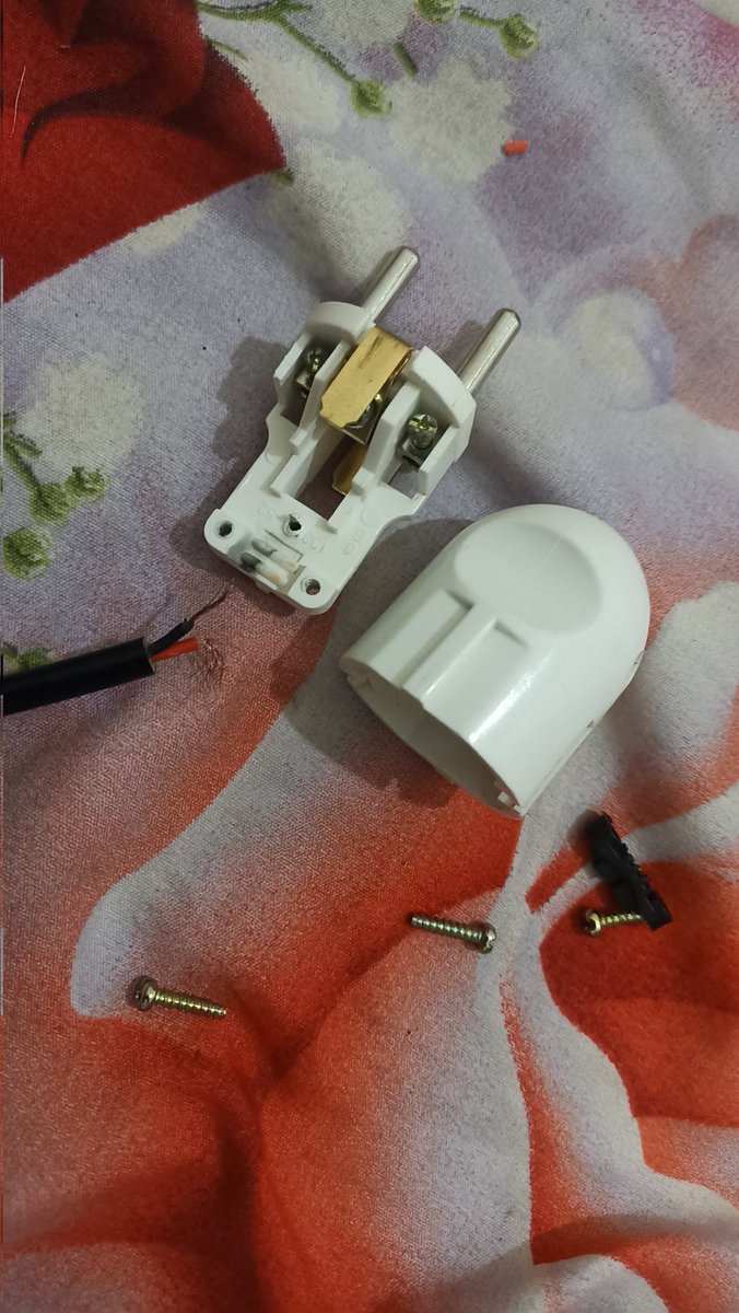 calledanes's tweet photo. before after

siap magang di PLN
pengalaman: benerin kepala kabel colokan sendiri😀🙏🏼 https://t.co/vgHJ16HsE7