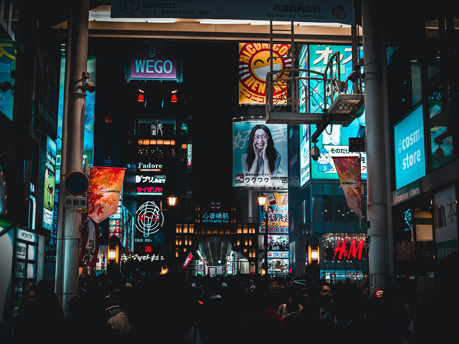 Unlock the potential of your digital signage in 2024! Learn the art of simplicity and engagement, aligning with your brand, choosing the perfect location, and leveraging analytics for maximum impact. bit.ly/3H0qkFd #DigitalSignage #BrandStrategy #TechTips