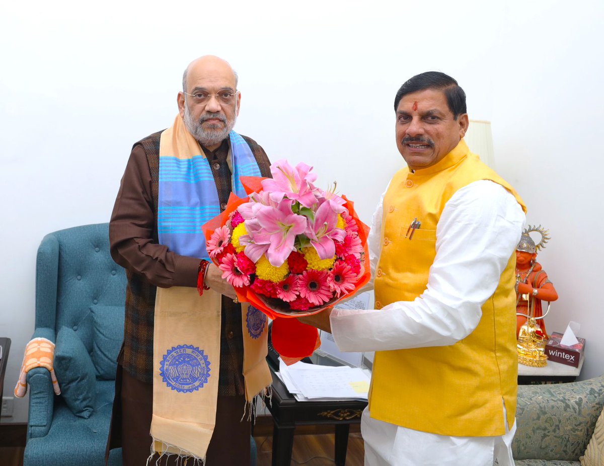 DrMohanYadav51's tweet photo. आज नई दिल्ली में माननीय केंद्रीय गृह एवं सहकारिता मंत्री श्री @AmitShah जी से सौजन्य भेंट कर प्रदेश के विकास तथा जनकल्याण से संबंधित विभिन्न विषयों पर सार्थक चर्चा की। https://t.co/Zyvsn6Hig0