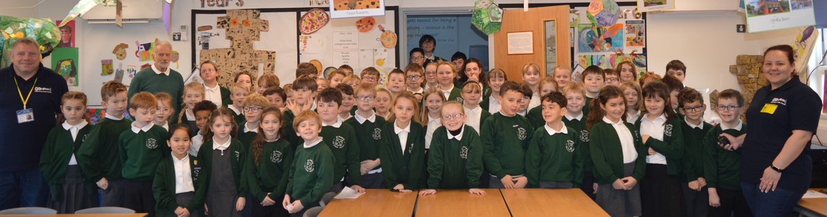 theRSGByouth's tweet photo. Our final Photo Friday of 2023 captures some of our brilliant young operators who have taken part in @hamyota month - well done to every single person who has been involved - may your interest in #amateurradio be long, varied and most of all enjoyable ๐
#hamr #DYM23 https://t.co/1SzwrsBrnF