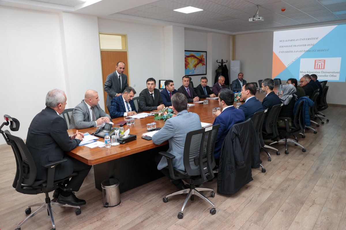 Valimiz Sayın <a href="/Valiavnicakir/">Avni Çakır</a> başkanlığında, ilgili kurum müdürlerinin katılımıyla,

Muş İl Sanayi ve Teknoloji  Müdürlüğü'nün 2023 Yılı 2. Dönem Sanayi ve Teknoloji İşbirliği Kurulu (SANTEK) Toplantısı gerçekleştirildi.

📍Muş Valiliği Toplantı Salonu