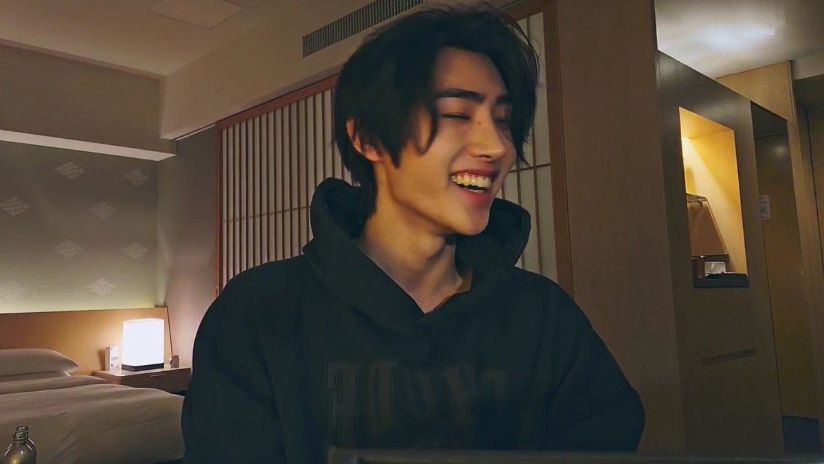 sunghoon is just so gorgeous