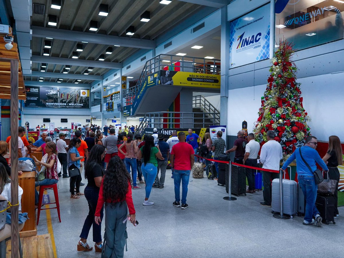 Inspeccionamos los trabajos de Climatización que se realizan desde @TransporteGobVe en el Aeropuerto Internacional José Antonio Anzoátegui en Barcelona, mejorando las condiciones para nuestros visitantes 😎! @rvaraguayan @luismarcanos @frankvalerap