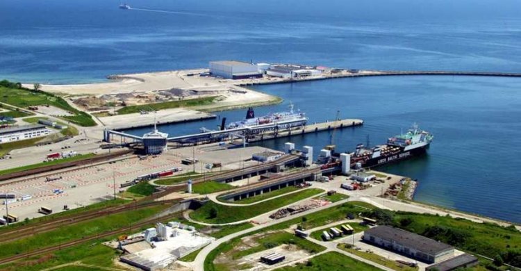 Gegen das umstrittene #LNG-Terminal auf der Ostseeinsel #Rügen hat ein lokaler #Fischer #Klage beim Oberverwaltungsgericht Greifswald eingereicht. energate-messenger.de/news/239351/fi…