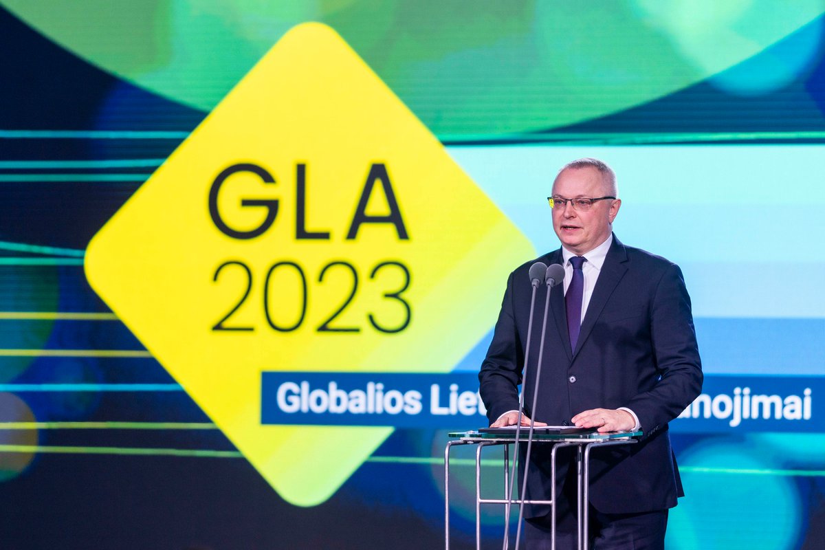MeilunasE's tweet photo. Honored to present @LithuaniaMFA Lifetime Achievements Award to 🇺🇸 based Lithuanian World Center at the #GlobalLithuania Awards ceremony. We are grateful for their 36-years commitment to nurturing 🇱🇹 identity abroad, upholding shared values and strongly supporting #Lithuania. https://t.co/AOHFNPY0DM