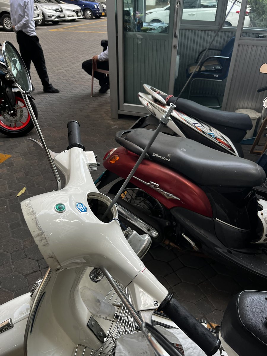 yamagiwa2000's tweet photo. #スプリントV のスピードメーターケーブル、アウター&amp;インナー交換完了。下のサイトの手順で出来ました。ちゃんとした長さのケーブルなかったからスペアのクラッチワイヤーを使ってしまったが、まー良し。 https://t.co/VgBTJghDXO #ベスパ https://t.co/eLUsw6mZ5g