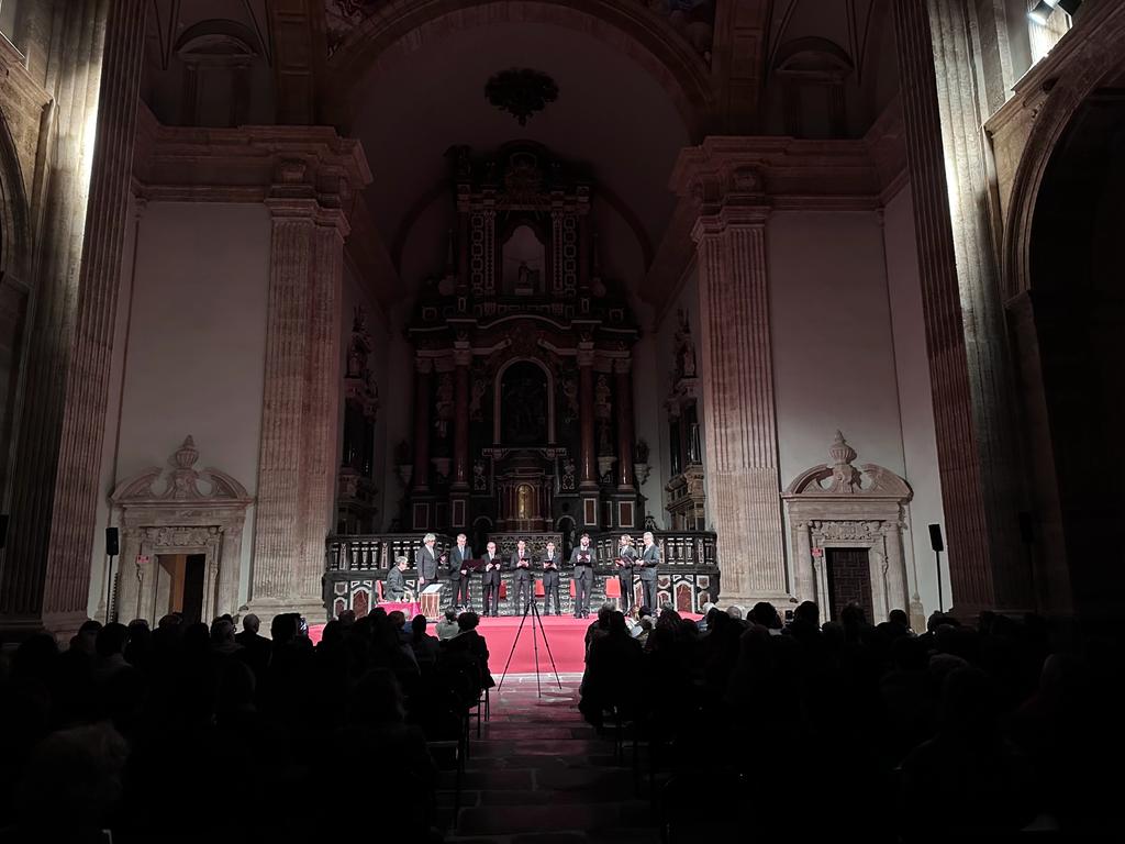 CorLluisVich's tweet photo. Anit en Sant Miquel dels Reis de València dins del @FestivalMHA amb Pau Ballester en la percusió. Cants de nadal medievals i renaixentistes en un marc incomparable. https://t.co/NZLfFU8KiP