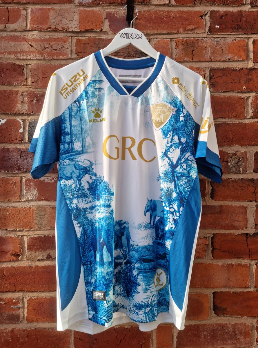 𝗚𝗶𝘃𝗲𝗮𝘄𝗮𝘆 𝘁𝗶𝗺𝗲 🤍

For a chance to win this incredible shirt, size XL Uthai Thani FC.

Follow both <a href="/MFJ_UK/">MysteryFootballJerseys</a> &amp; @FootieBox23 
Retweet 🔄 
Tag a friend please. 👫

Winner announced January 2nd 2024! 🏆Good luck.