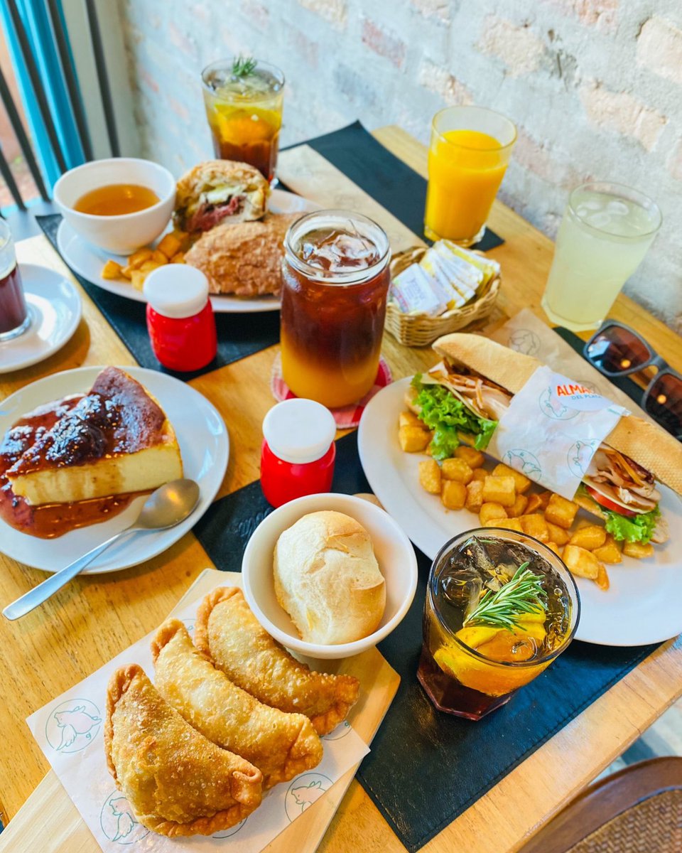 hernanvam's tweet photo. 10 lugares para comer y disfrutar. Cierro el 2023 con una lista de sitios que me gustaron mucho este año. Un tour de gastronomía que puede servirte para conocer opciones nuevas. No es un ranking, van en orden aleatorio. ⬇️ https://t.co/3q0VmKFhse