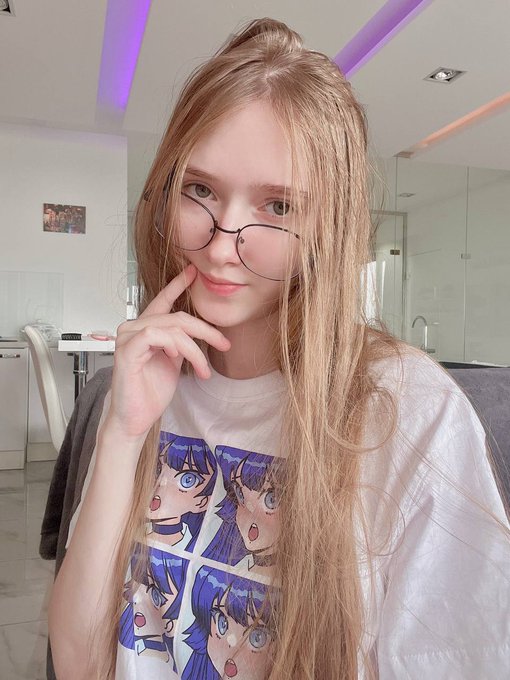 🍭 https://t.co/sLeQ74aD94