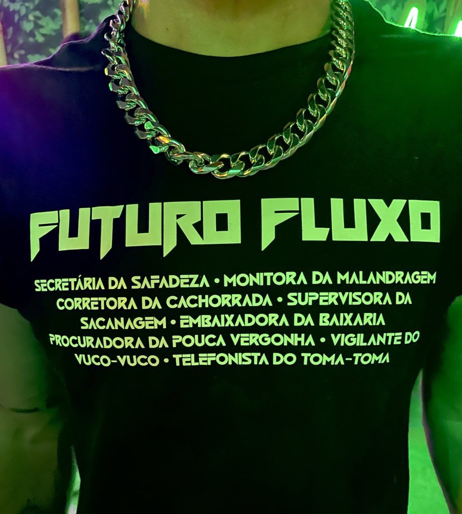 danstruter's tweet photo. Eu tava um nojo com a minha blusa do Futuro Fluxo que tem o trecho icônico de Beat Megatrônico. 🥹🚀 @gloriagroove #ChaDaAlice https://t.co/EZvTsIH9aG