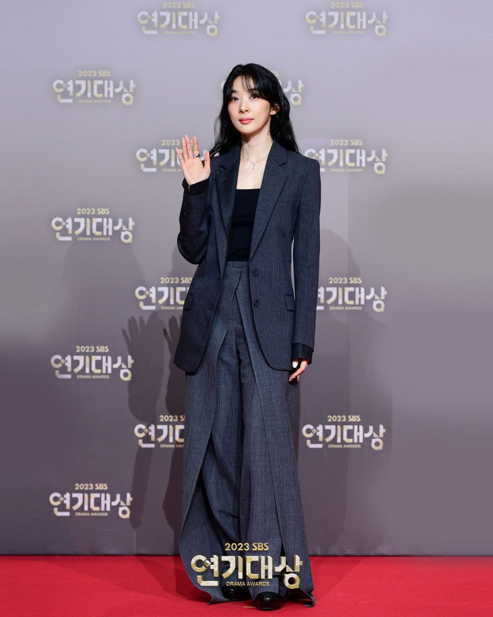 SBSNOW's tweet photo. <2023 SBS 연기대상> 시상자 포토월✨
#이청아

#2023SBS연기대상 #SBSDramaAwards #SBS드라마 #연기대상 #2023연기대상 https://t.co/U58RLuvXb3