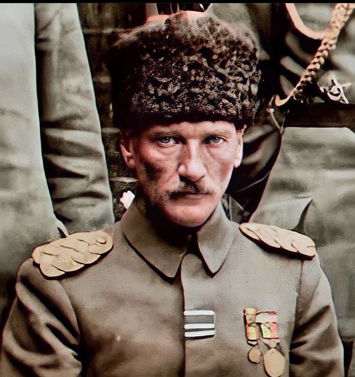 KORDELYAz's tweet photo. Şuraya 1 Atatürk koyalım da,
Bütün dünya titresin……

#GSvsFB https://t.co/wFtv2ARyG7