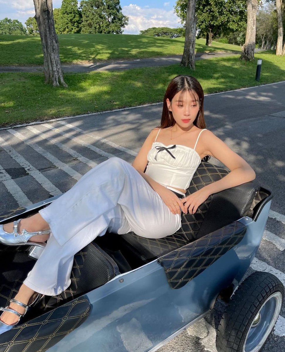 withKaewNatruja tweet picture