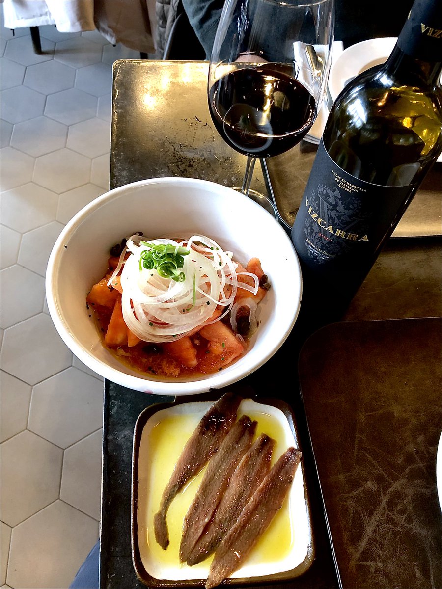 cesitareg's tweet photo. RESTAURANTE BUGA @buga_restaurante 

De lo mejor que puedes encontrar en Rivas Vaciamadrid!!

La carne….. Espectacular!!!

#bugarivas #restaurantebuga #buenacarne #bodegasvizcarra🍷 #riberadelduero #manbrilladecastrejon #vino #wine #winelovers🍷 #winetasting #winewinewine https://t.co/SS2u19YlOH