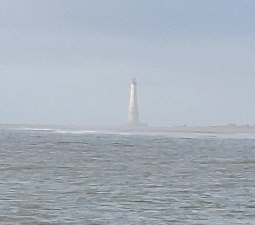 RoffignacDe's tweet photo. [ Dernière relève des #GardiensCordouan 2023 ]
Entre gris clair et gris foncé le "Pointe de grave" nous emmène au
@PCordouan, dans la brume ce matin : Isabelle et Thomas montent, Ludovic et Nicolas descendent.
Bonne fin d'année ! #SMIDDEST 
@Gardien2Phare @PharesDeFrance https://t.co/pMsYgOWZAz