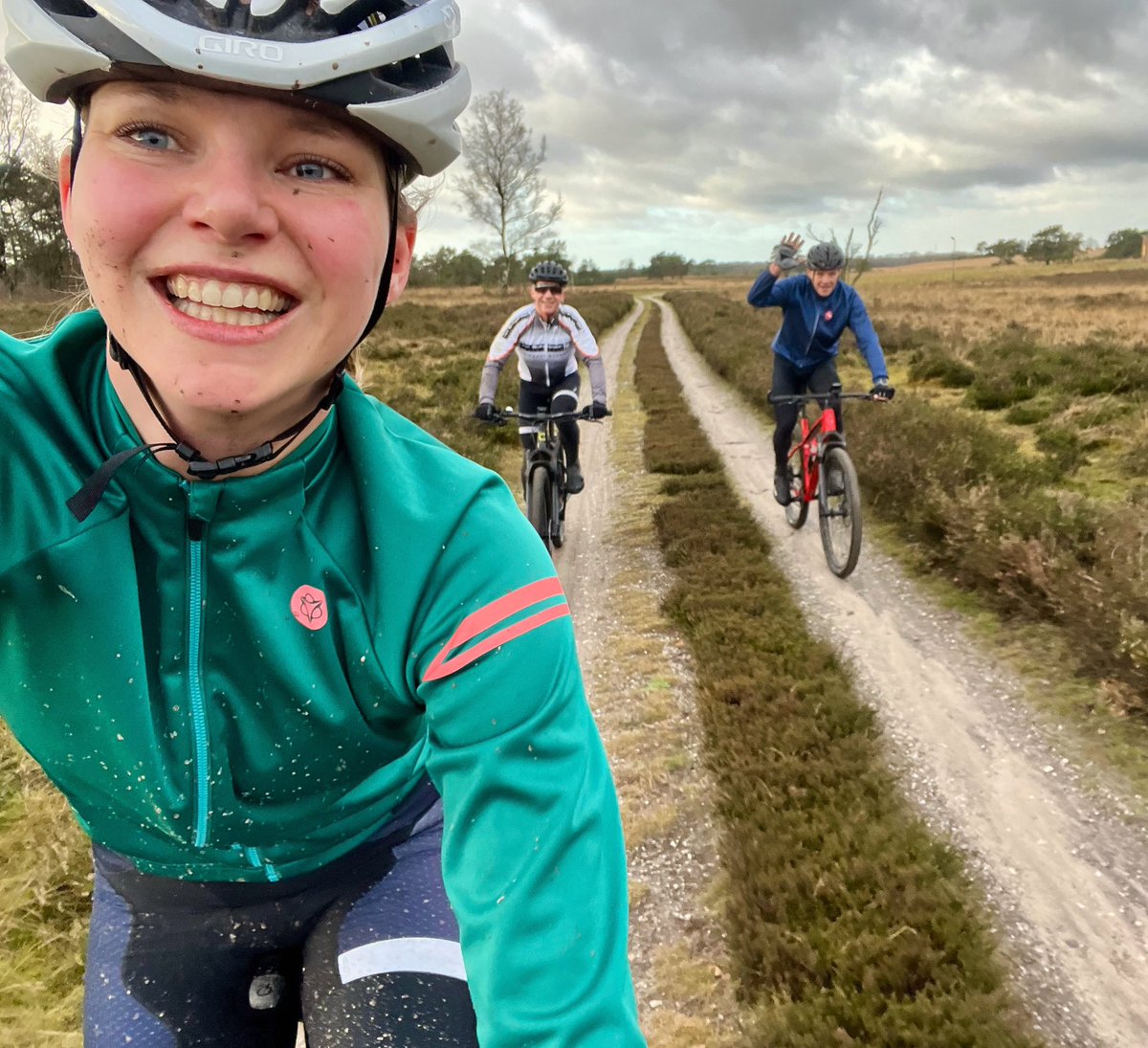 7000km in 2023! ✨ Grote glimlach en handjes in de lucht. 

Niet lang daarna lag die glimlach op de grond, maar dat mag de pret niet drukken. Nu even rustig aan, en nadenken over nieuwe doelen voor het nieuwe jaar 🙌 #iemandtips