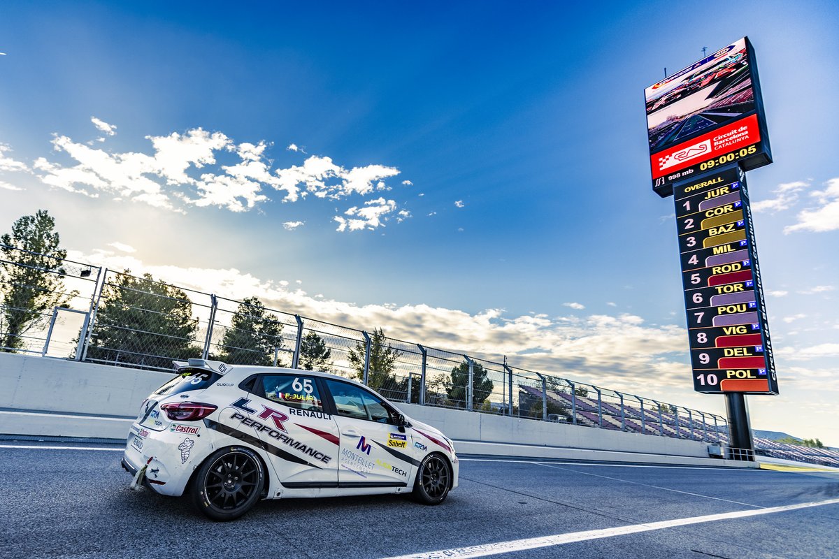 EPIC_RW's tweet photo. En el último vienes del año, ¡nos llevamos tantas imágenes de la temporada! Con algunas, nuestros mejores deseos para la que viene...
#NAPARacingWeekend
#bringiton2024🎉 #RFEDA #F4Spain #Eurocup3 #PSCI #TCRSpain #ClioCupSeries #TheWeekendVibes https://t.co/hbq9csoPbW