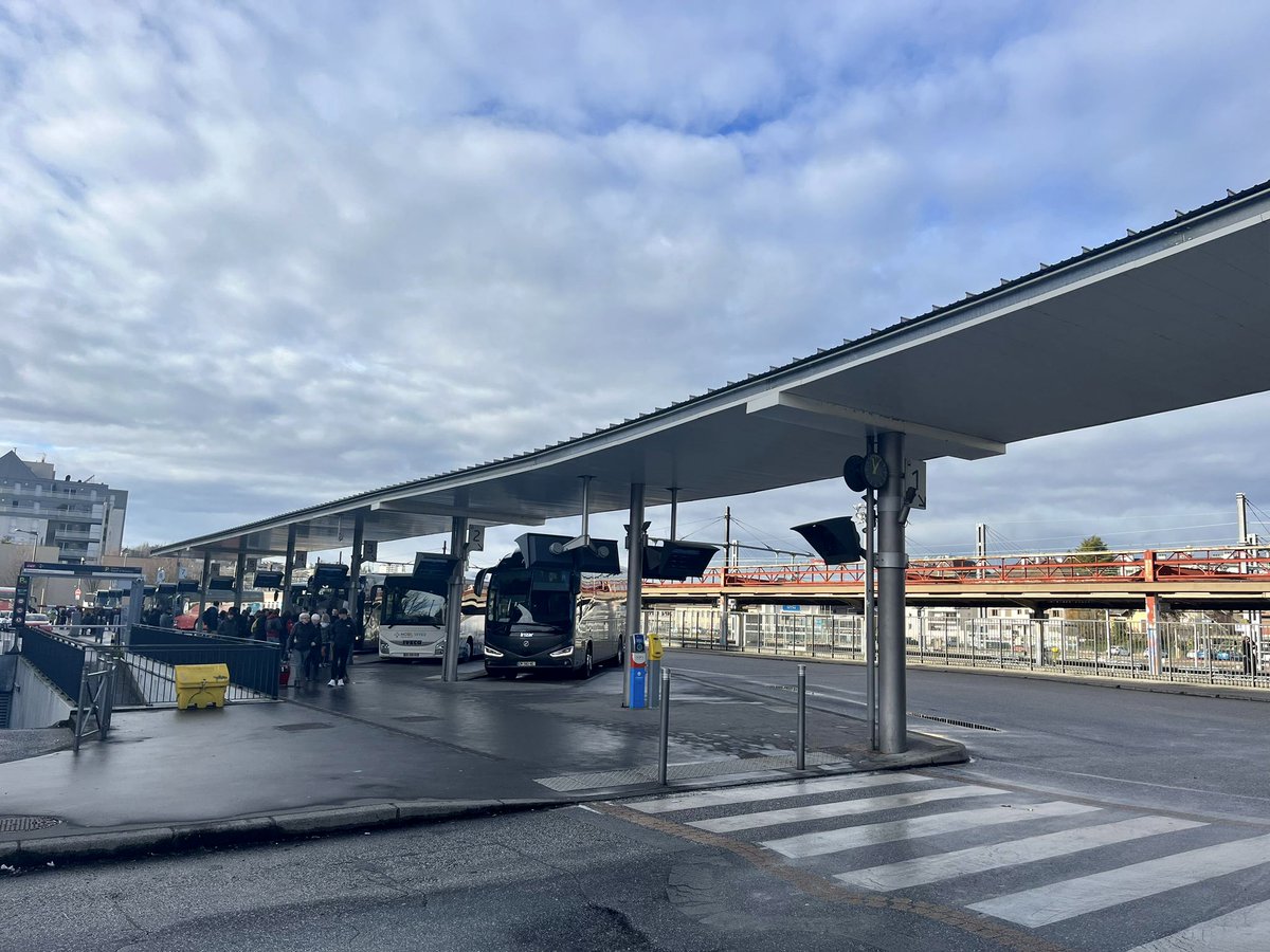 Altibus's tweet image. 📣 Arrivée imminente en gare d'Annecy ! Pour les voyageurs souhaitant se rendre dans les stations de @LaClusaz et @mongrandbo, merci de vous diriger vers la gare routière à la sortie de la gare SNCF. 🎿🩵
🚌 La ligne Annecy - La Clusaz/Le Grand-Bornand circule toute l'année ❄️☀️
