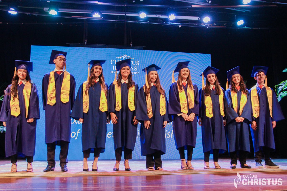 Christus Idiomas celebrou,a tão esperada Graduation Ceremony.  Na ocasião, os alunos que conquistaram a aprovação no exigente exame ECCE de Michigan, também foram prestigiados.🎓✨ E cada momento dessa bela celebração será eternamente guardado em nossa memória.