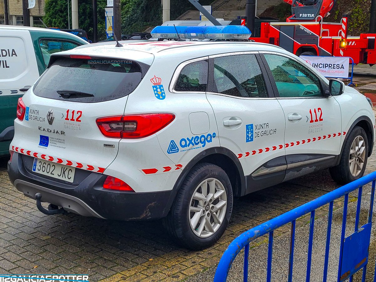 GaliciaSpotter's tweet photo. Renault Kadjar perteneciente al Director Provincial de Emergencias y Protección Civil de la Agencia Gallega de Emergencias 112.
Equipado por @ricarsatsl .
#renaultkadjar #axega112 #emergencias #112galicia #isaearcus #silleda #galicia #sedexpo #sedexpo23 #sedexpo2023 https://t.co/gOTVDRT4EZ