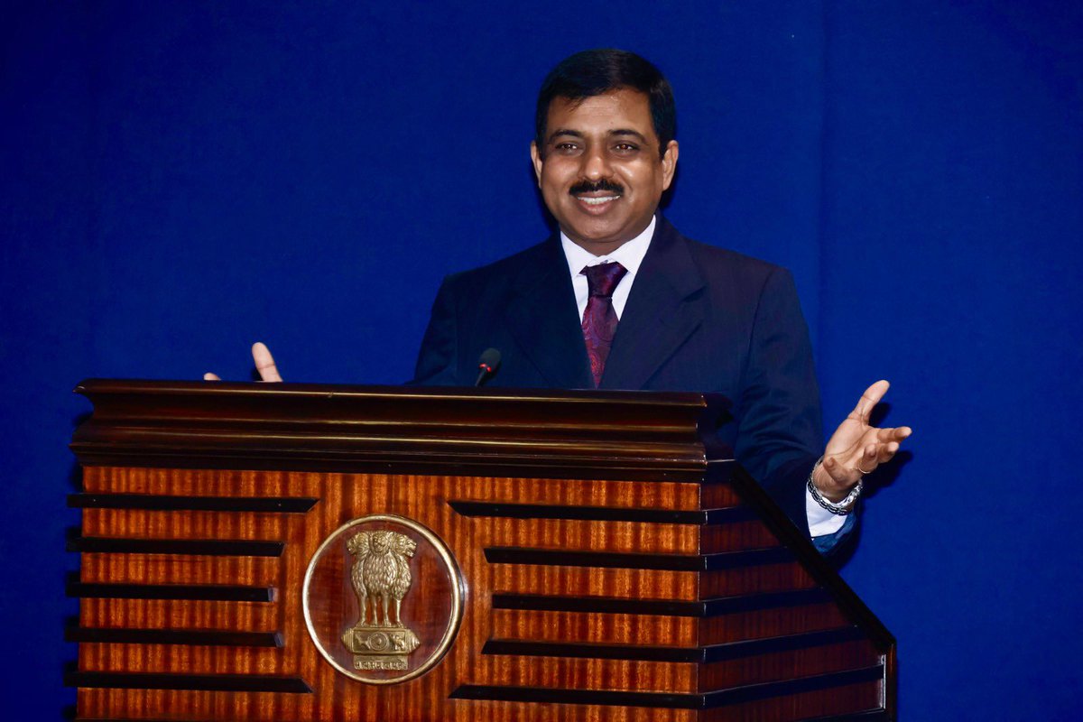 MEAIndia's tweet image. Secy (CPV & OIA) @MukteshPardeshi addressed the Valedictory Session of the 70th #KnowIndiaProgramme in New Delhi today.
34 Indian diaspora youth from 9 countries participated in the 70th edition of KIP.