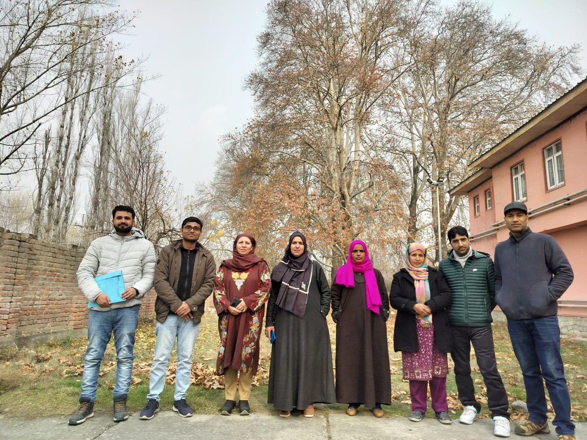 Our mentor @Dr_Mogan_Ka visited our India FETP Officer, Mohammad Mir Yaseen, in Ganderbal, Srinagar, J&K. 

The visit helped to understand the ground realities of the Primary Care Delivery Systems in Ganderbal. 

#indiafetp #fieldvisit @ICMRDELHI @tephinet