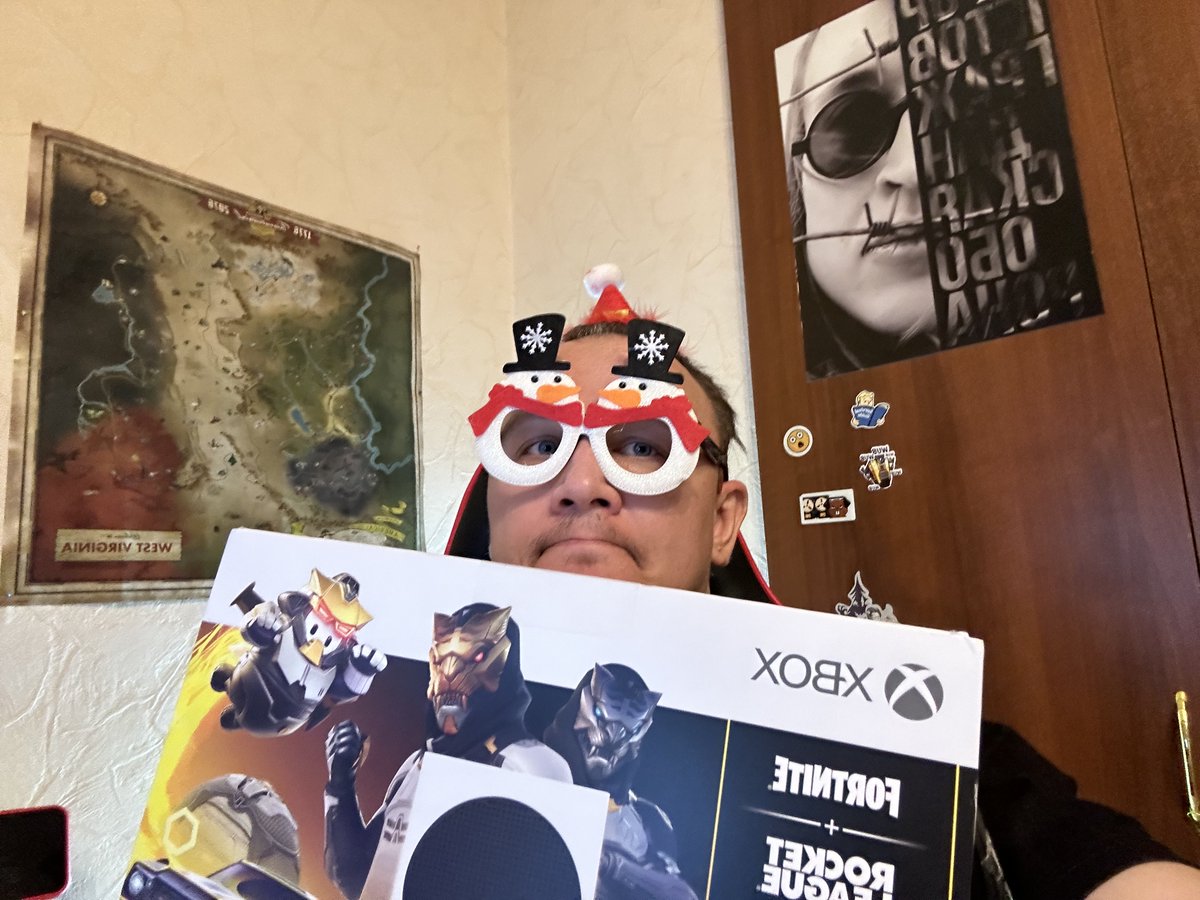 amatol's tweet photo. #Розыгрыш Xbox Series S. С тебя лайк+фоллоу+репост и краткий реплай "почему именно тебе?". Итоги в начале января!
Отправка по РФ СДЭК-ом. В другие страны/планеты/галактики отправка возможна, но она полностью на "плечах" победителя.
"Счастливых вам голодных игр. И пусть удача всегда будет с вами"(с)