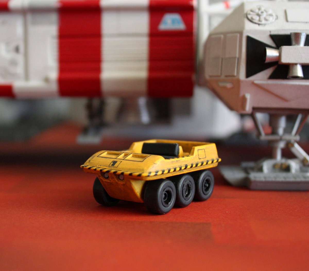 EagleAlpha1999's tweet photo. My scratchbuilt Moonbuggy in scale with the 22" Eagle. Eagle in the background is a rare 22" AB Eagle. #space1999 #moonbasealpha #gerryanderson #moonbuggy #eagle #scifi #cultseries #collectibles https://t.co/ZCznRyhKQ8