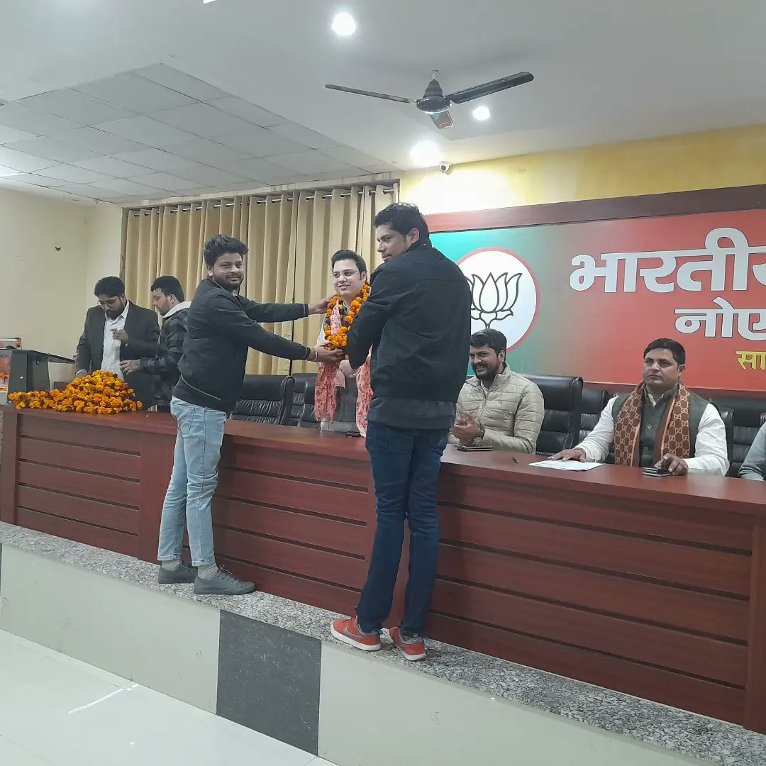 MonujogiBjp's tweet photo. नोएडा महानगर कार्यालय में नमो एप एंव विकसित भारत यात्रा व आगामी कार्यक्रम की भाजयुमो की बैठक की गयी राष्ट्रीय सोशल मीडिया संयोजक श्री @KapilParmar जी, नोयडा महानगर अध्यक्ष श्री @Manojguptabjp जी, क्षेत्रीय अघ्यक्ष @sukhvindrasom जी,जिला,मंडल कार्यकर्ता व युवा साथी उपस्थित रहे https://t.co/5NkX3LJTXn