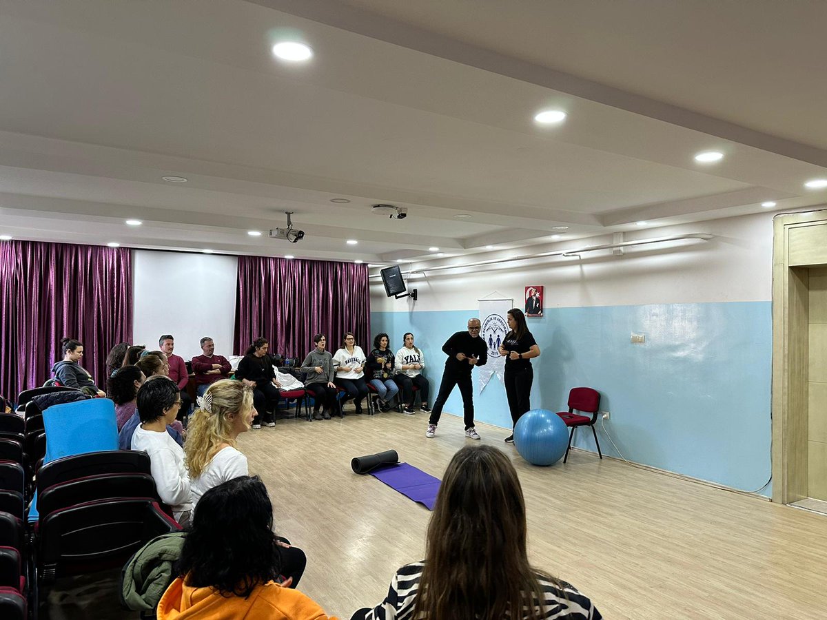 “Psikolojik Sağlamlık” kapsamında okul rehber öğretmenlerine  sesin doğru kullanımı eğitimi  uygulamalı olarak gerçekleştirildi.
<a href="/tcmeb/">Millî Eğitim Bakanlığı</a>
<a href="/Yusuf__Tekin/">Yusuf Tekin</a>
<a href="/MebOrgm/">Özel Eğitim ve Rehberlik Hiz. Genel Müdürlüğü</a>
<a href="/yahsiomer/">Dr. Ömer YAHŞİ</a>
<a href="/gaziemirkymkmlk/">Gaziemir Kaymakamlığı</a>
<a href="/OGNDERSE/">OGÜN DERSE</a>
<a href="/AliMusaBina/">Ali Musa Bina🇹🇷</a>
<a href="/cbahadir52/">CENGİZ TEĞİŞ</a>