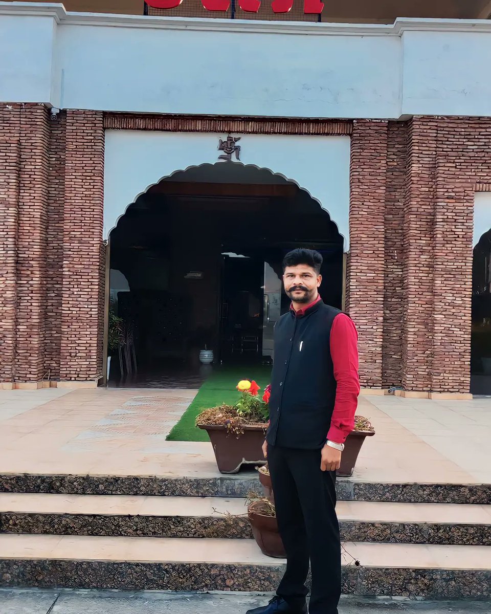 MohanMouri's tweet photo. उम्र बहुत बाकी है अभी,
हादसे अभी तमाम होगें..

#mohan_mouri_ambasoti 
#MohanMouriAmbasoti 
#ambasoti_ghat_wale 
#picoftheday #pictureoftheday #photoshoot #photography #trendylook #lifestyle #look #style #trevler_photography #trevler #nuturephotography https://t.co/hayjmtFGkW