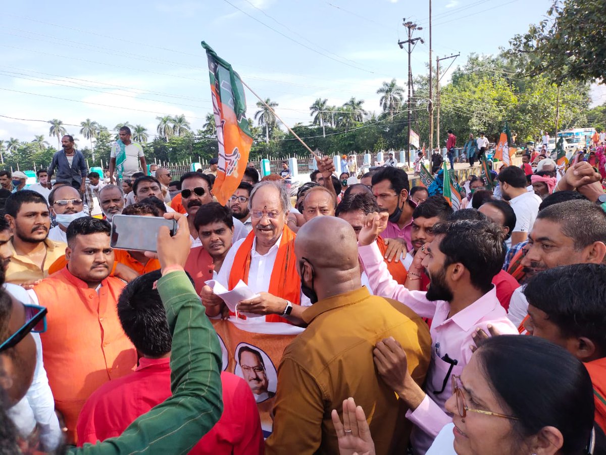 छत्तीसगढ़ साय सरकार में स्कूल शिक्षा मंत्री... बनने पर बहुत बधाई माननीय <a href="/brijmohan_ag/">Brijmohan Agrawal</a>
जी आप पर भरोसा ही नहीं पूर्ण विश्वास है कि आप शासकीय महाविद्यालयों में कार्यरत #अतिथि_व्याख्याताओं व #आत्मानंद_स्कूल के #संविदा_शिक्षकों को #नियमितीकरण का सौगात देंगे
#नियमितीकरण #नियमितीकरण