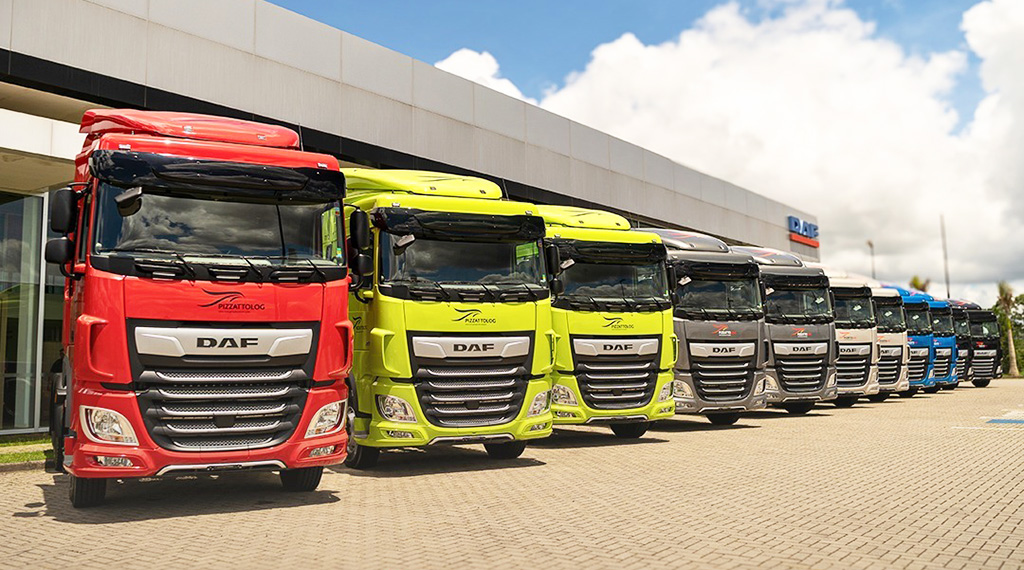brutoecarga's tweet photo. Pizzattolog amplia frota com 20 novos caminhões extrapesados DAF XF
(foto: Pizzattolog)
#dafxf #dafbrasil #daf #paccar #pizzattolog #cavalomecanico #6x2 #caminhaoextrapesado https://t.co/1VSR2uBU8v