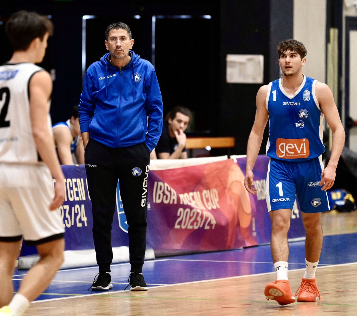 basket_napoli's tweet image. 𝗧𝗘𝗥𝗠𝗜𝗡𝗔 𝗟𝗔 𝗦𝗘𝗖𝗢𝗡𝗗𝗔 𝗙𝗔𝗦𝗘 𝗗𝗜 𝗡𝗘𝗫𝗧 𝗚𝗘𝗡, 𝗟𝗔𝗠𝗕𝗘𝗥𝗧𝗜: “𝗢𝗥𝗚𝗢𝗚𝗟𝗜𝗢𝗦𝗜 𝗗𝗘𝗟 𝗥𝗜𝗦𝗨𝗟𝗧𝗔𝗧𝗢 𝗢𝗧𝗧𝗘𝗡𝗨𝗧𝗢!” 🏀🎙

🔗 Scopri il tabellino e le dichiarazioni di Coach Lamberti:
napolibasket.it/termina-la-sec…

#NapoliBasket | #NextGenCup 💙
