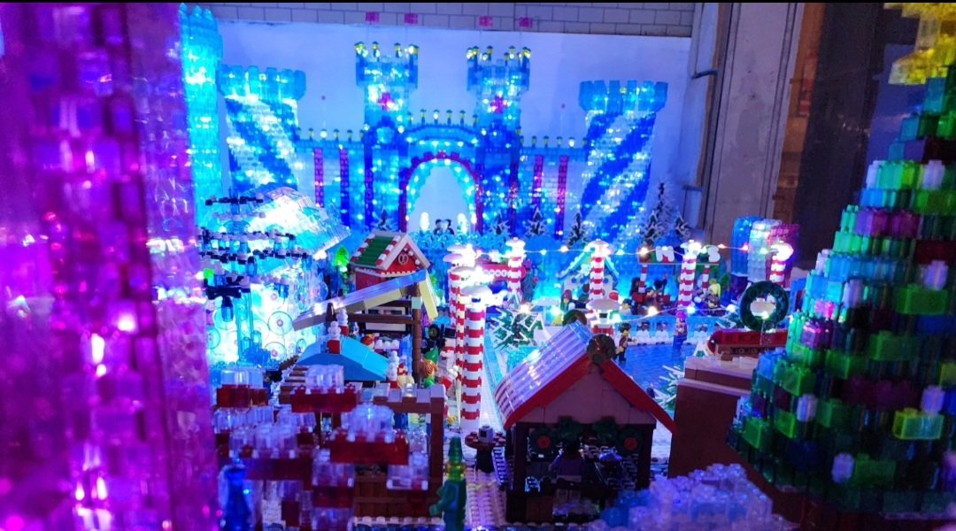Last few days to come see our #legodisplay at <a href="/UnionStationKC/">Union Station KC</a> in the Holiday Reflections area.  It will move to Woodneath Library and be available to see starting on 6 January.
#kcbricklab #legowintervillage #afol #holidayreflections