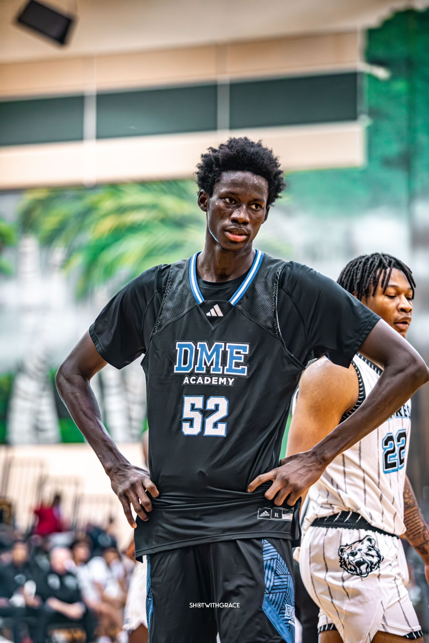 DME Academy (FL) was high flying in 62-56 win in Rd 1 of 
@cfaclassic
 vs Hillcrest Prep. 
@DMEAcademyMBB
 standouts: Baba Duradola, Moustapha Thiam, Jaylen Robinson, Chris Kitenge