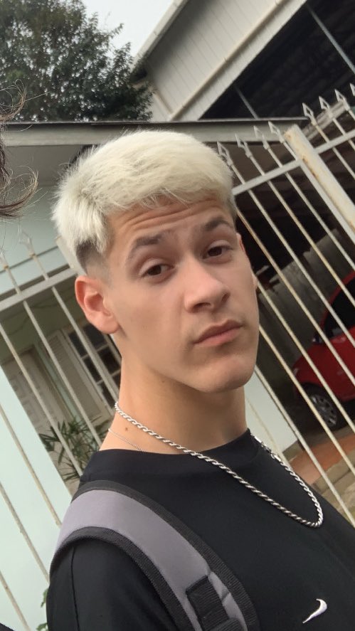 rilonevil's tweet photo. @Vampisad motivo das suas pernas tremerem https://t.co/NJt32NCskE